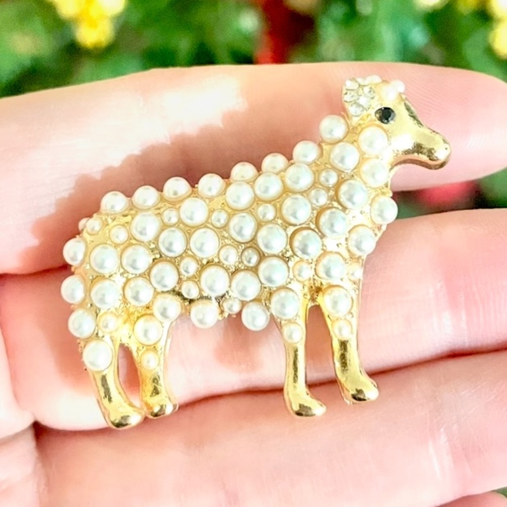 Vintage Pearl Sheep Pin